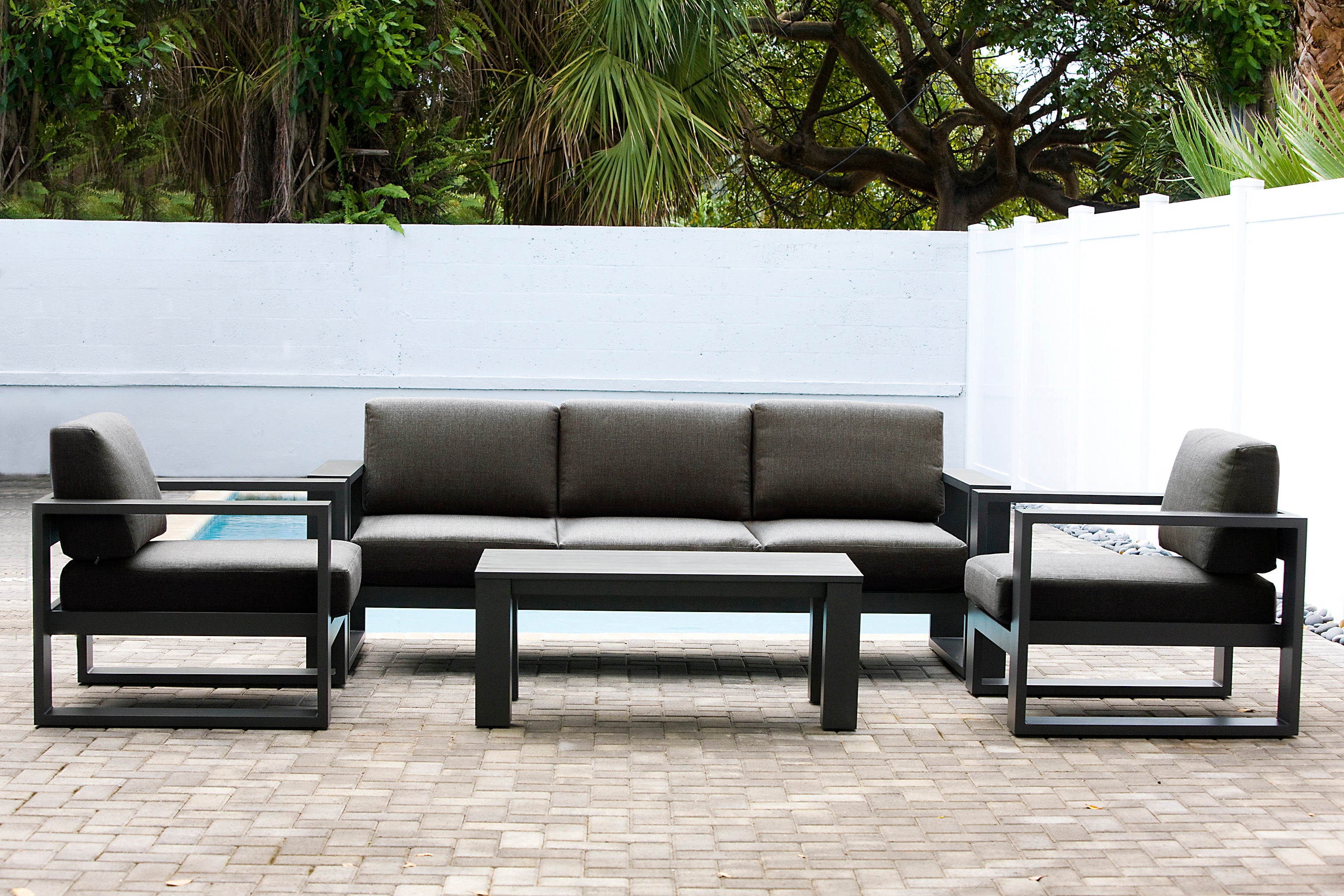 Cassera Lounge Sofa And Table